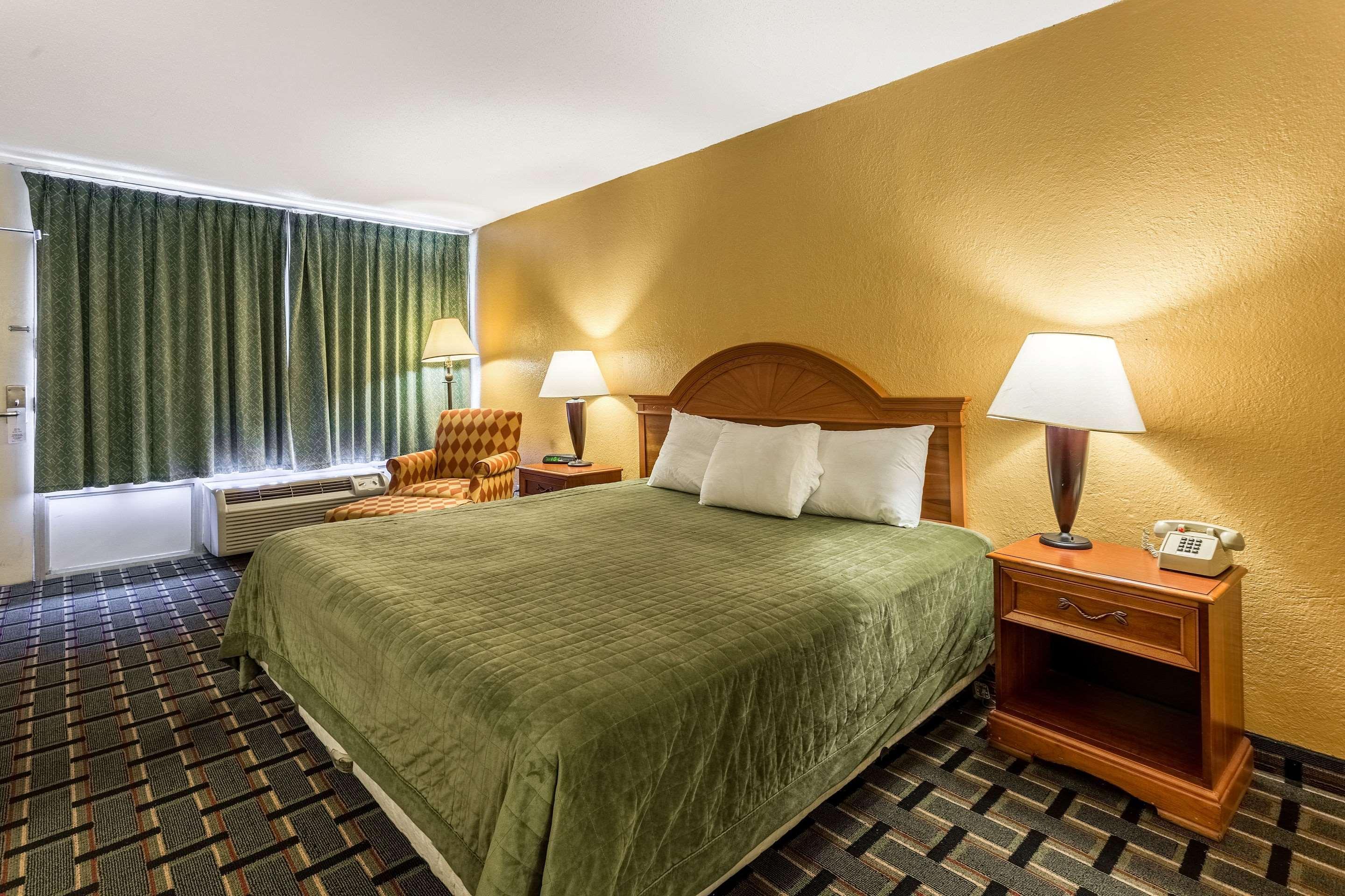 Rodeway Inn Denmark-Jackson Екстериор снимка