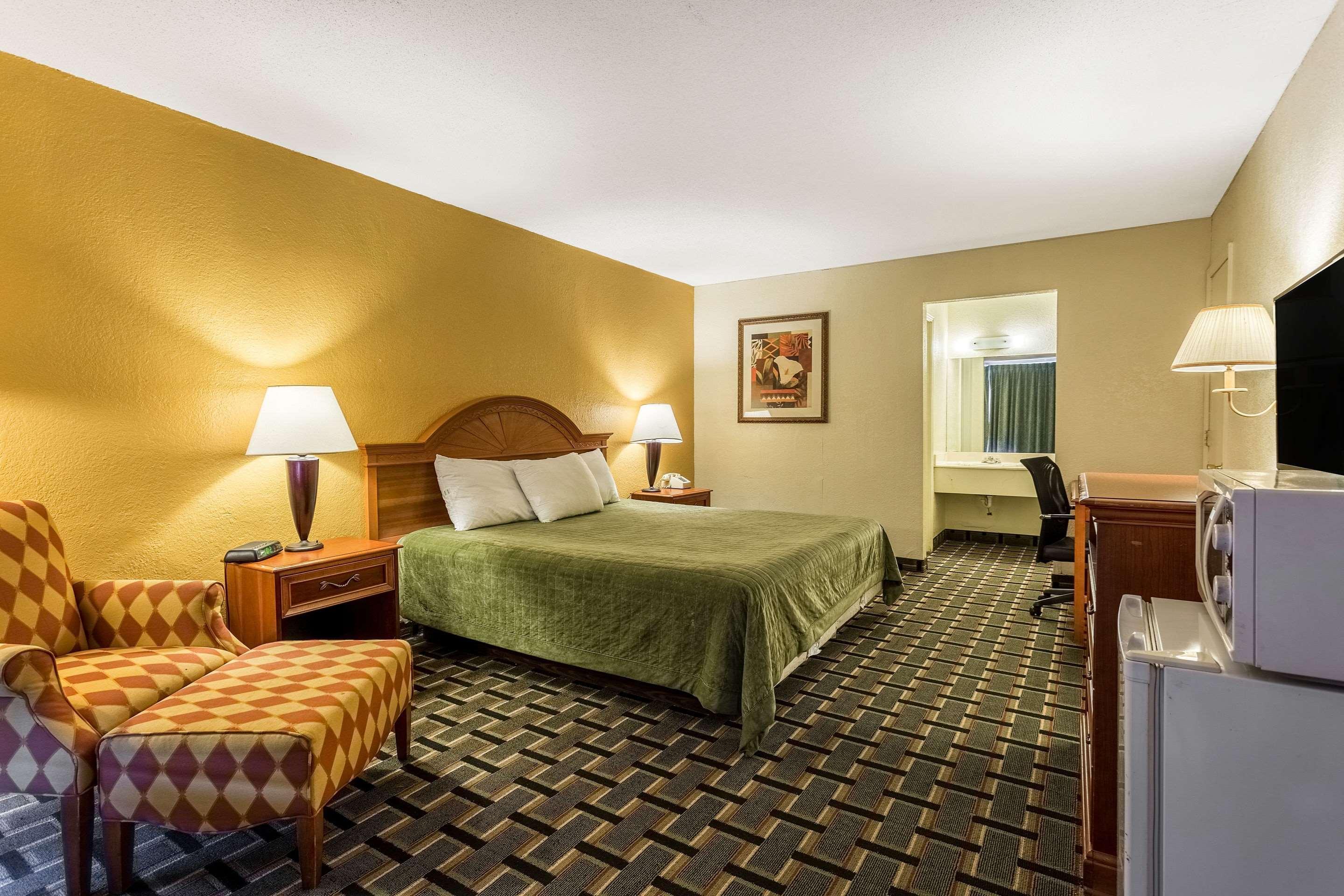 Rodeway Inn Denmark-Jackson Екстериор снимка
