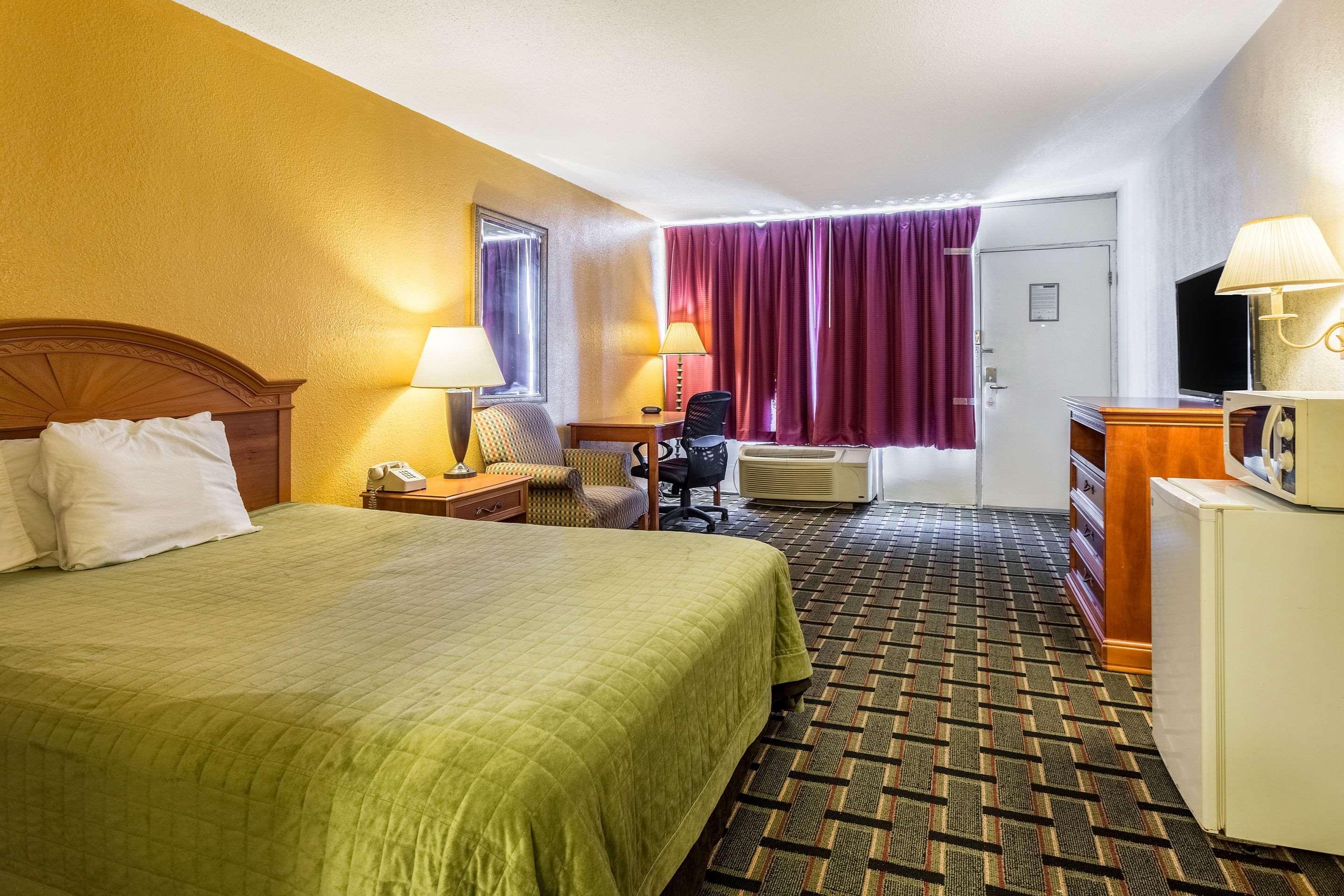 Rodeway Inn Denmark-Jackson Екстериор снимка