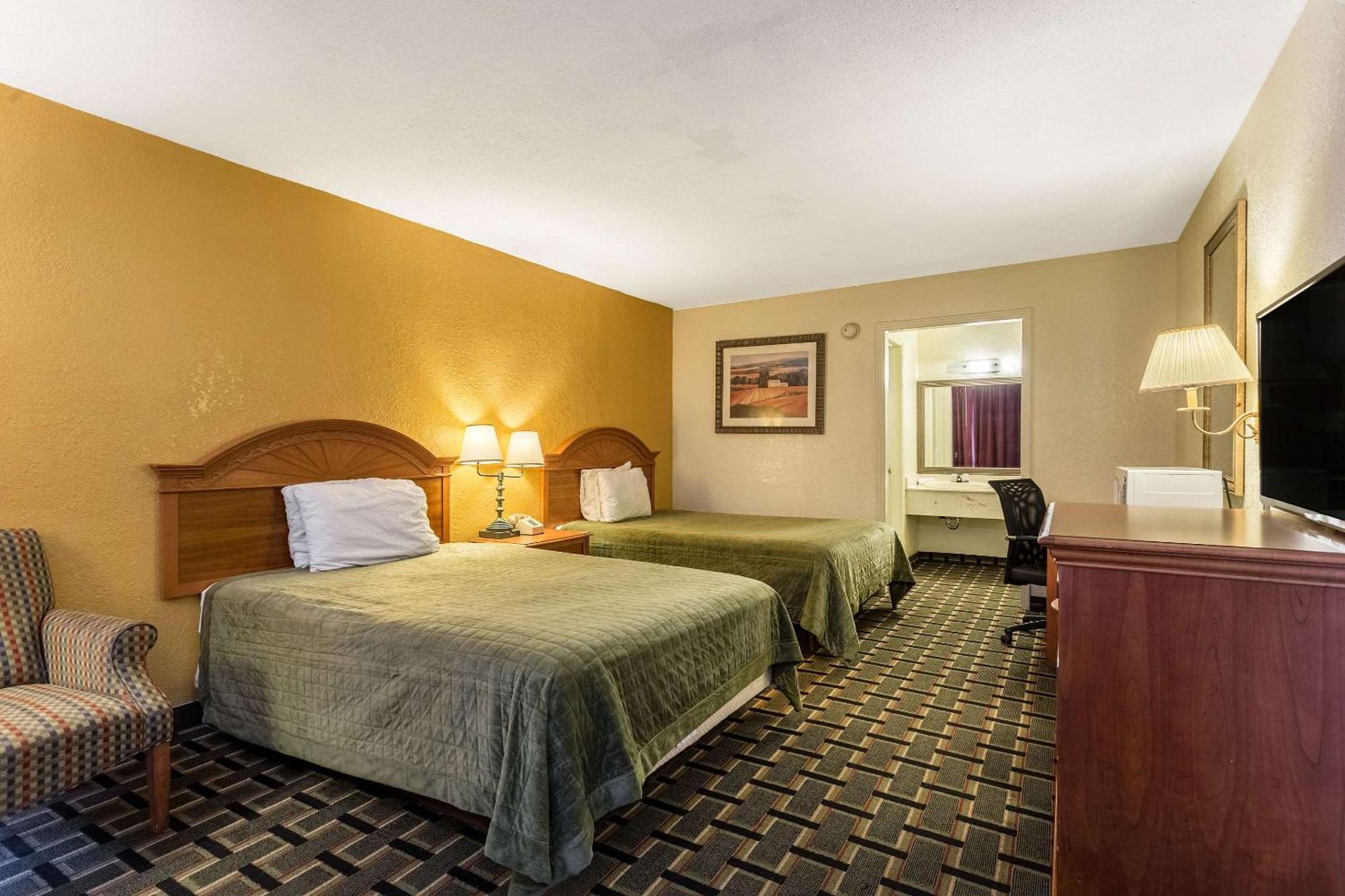 Rodeway Inn Denmark-Jackson Екстериор снимка