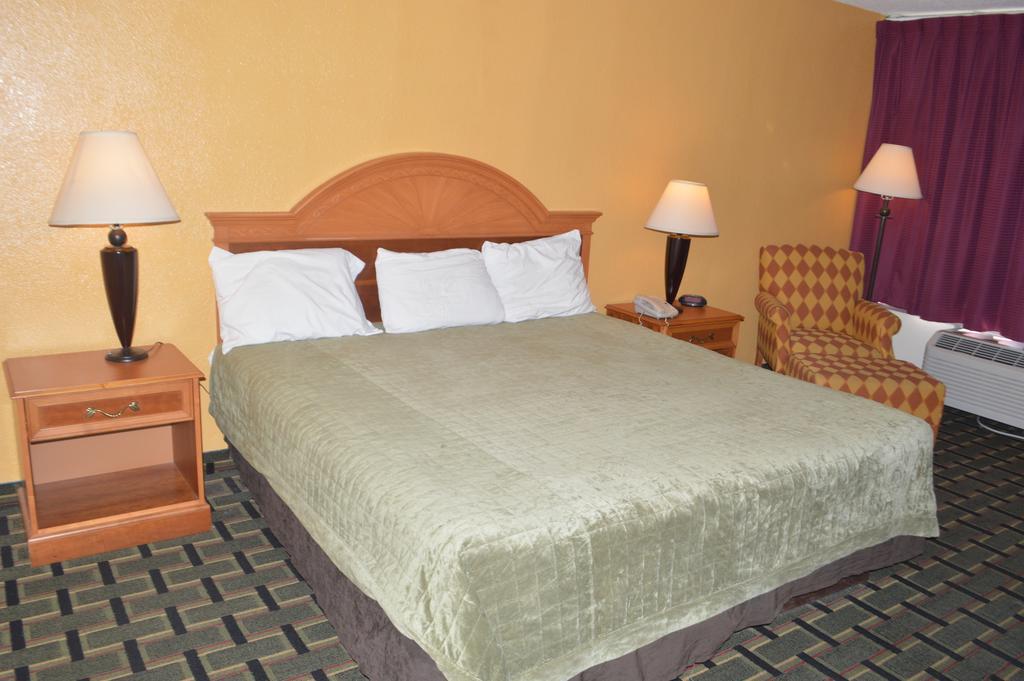 Rodeway Inn Denmark-Jackson Стая снимка
