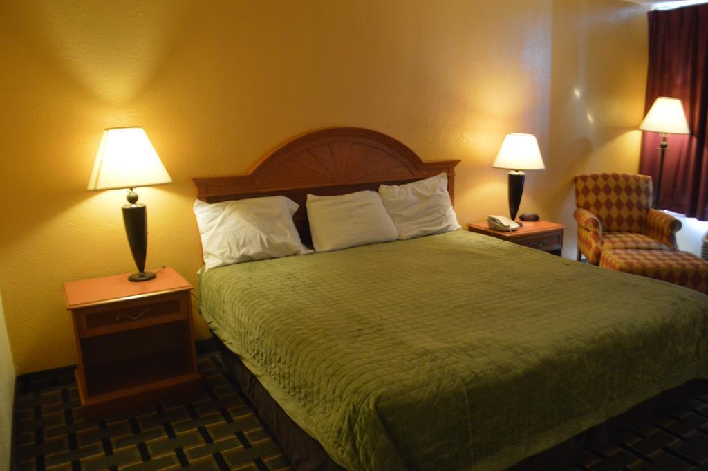 Rodeway Inn Denmark-Jackson Екстериор снимка