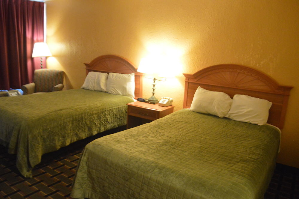 Rodeway Inn Denmark-Jackson Екстериор снимка