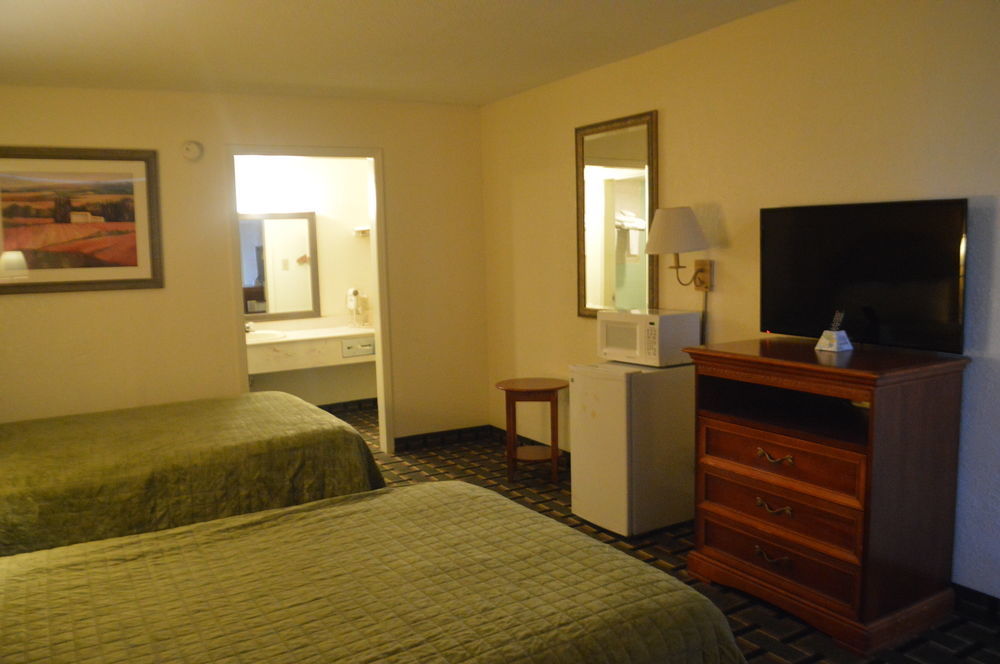 Rodeway Inn Denmark-Jackson Екстериор снимка