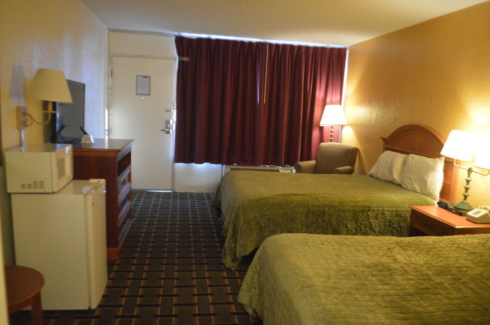 Rodeway Inn Denmark-Jackson Екстериор снимка