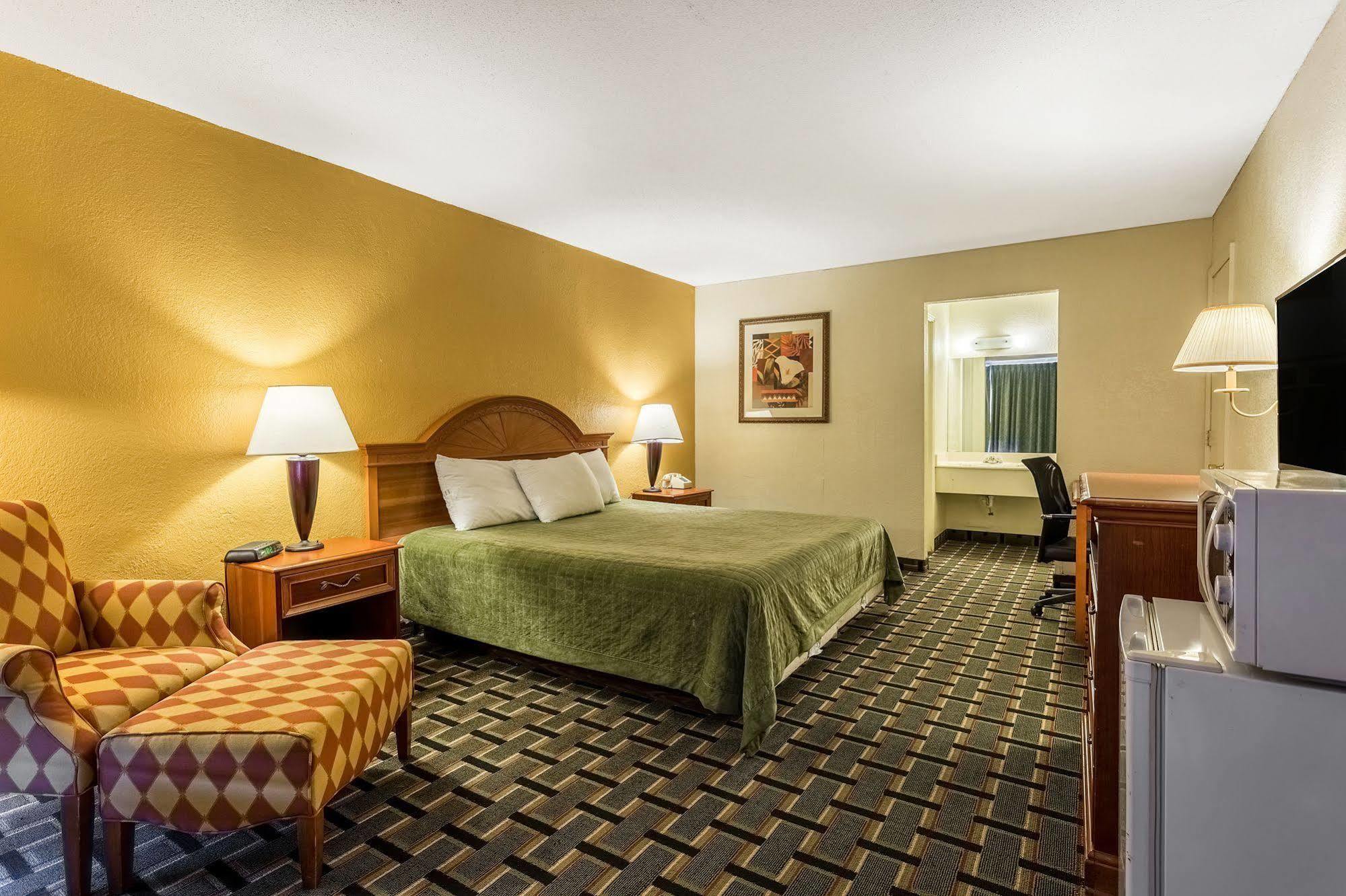 Rodeway Inn Denmark-Jackson Екстериор снимка