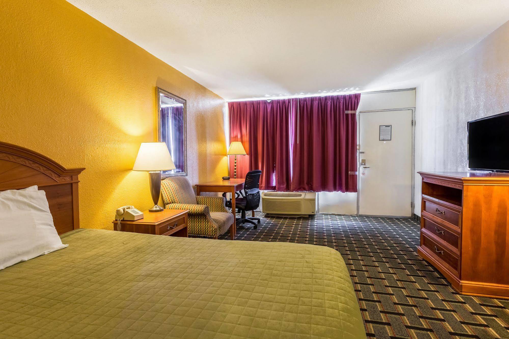 Rodeway Inn Denmark-Jackson Екстериор снимка