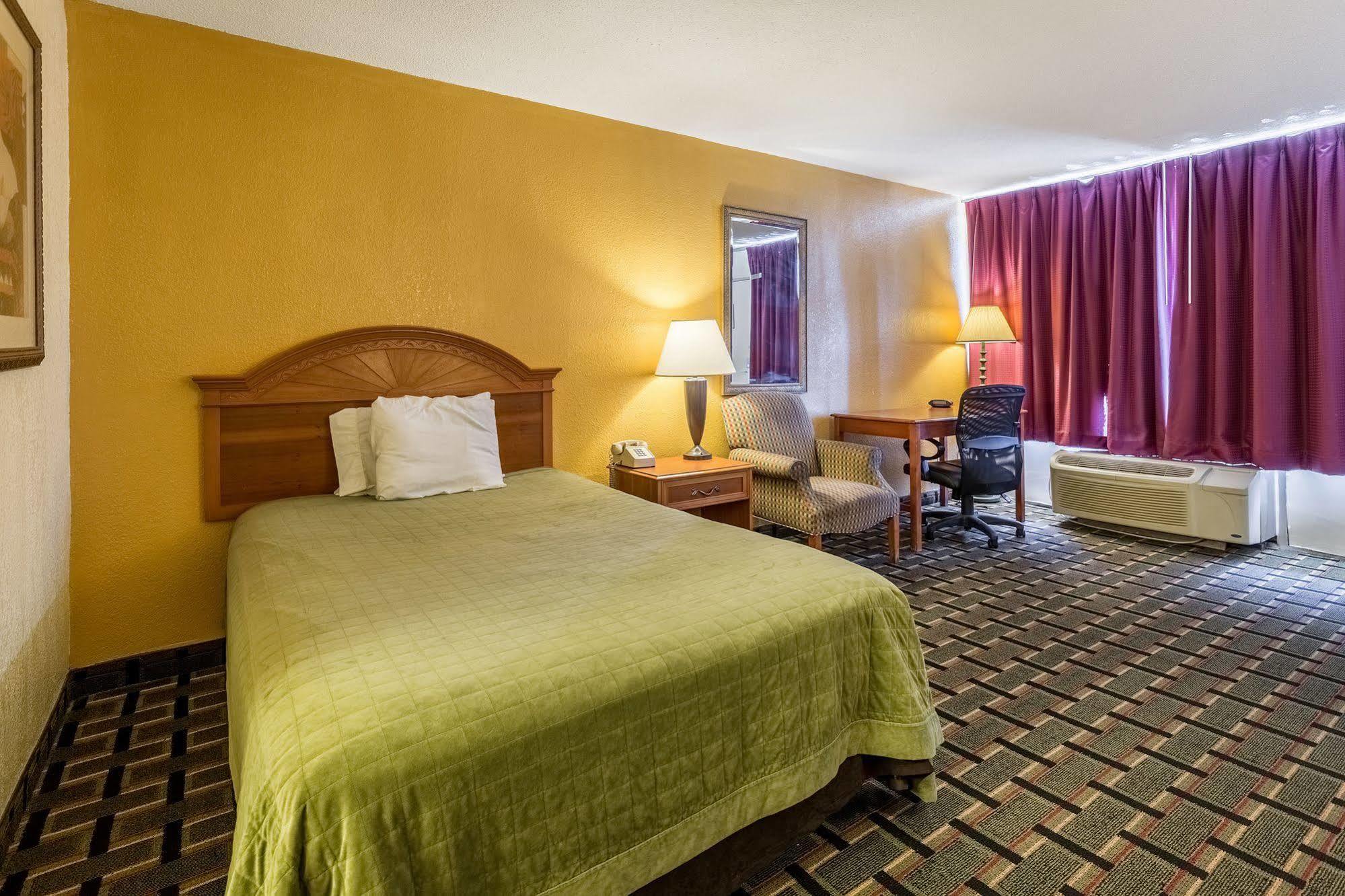 Rodeway Inn Denmark-Jackson Екстериор снимка